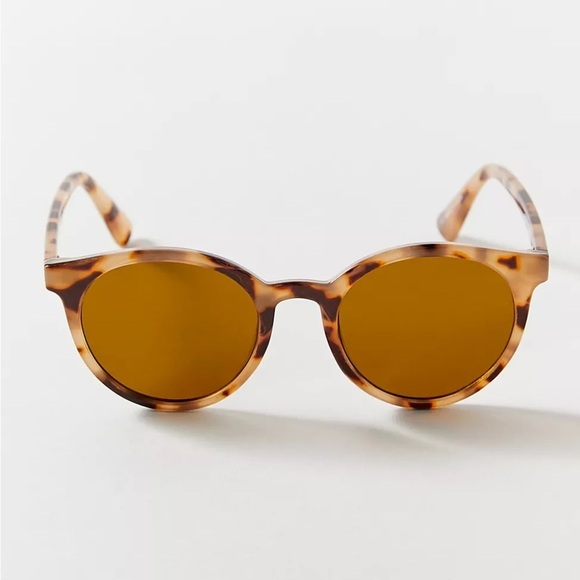 Urban Outfitters Accessories - Bolinas Plastic Round Sunglasses, Tortoise, NWT